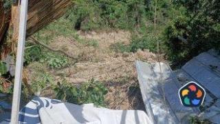 Активира се свлачището в Балчик, три сгради са на ръба му