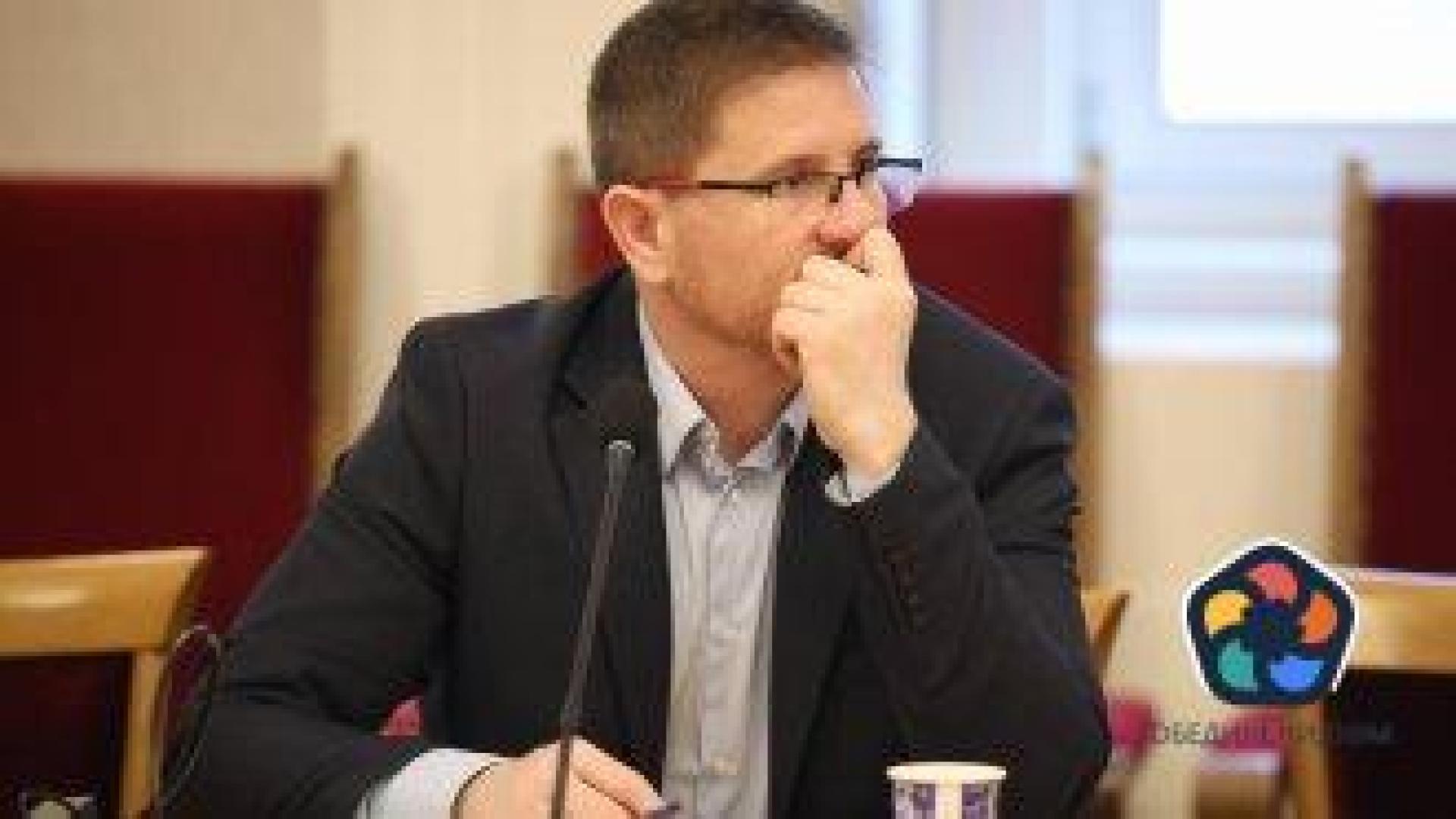 Депутат, чиито фирми дължат над 240 000 лв. на НАП, иска 9% ДДС за ресторантьорите