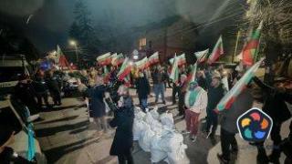 Протест на "Величие" занесе чували с "бюлетини" пред дома на Борисов