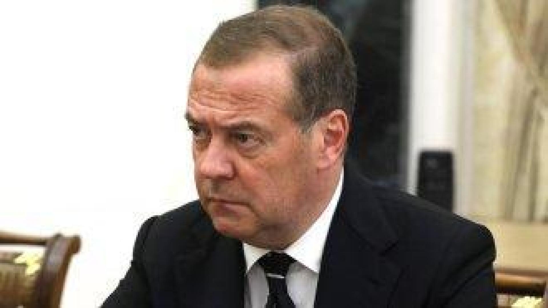 Медведев: Изпращането на "миротворци" на НАТО в Украйна ще бъде равносилно на война