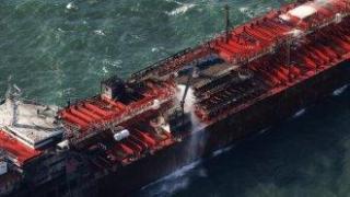 След сблъсъка в Северно море има изтичане на керосин, но щетите са ограничени