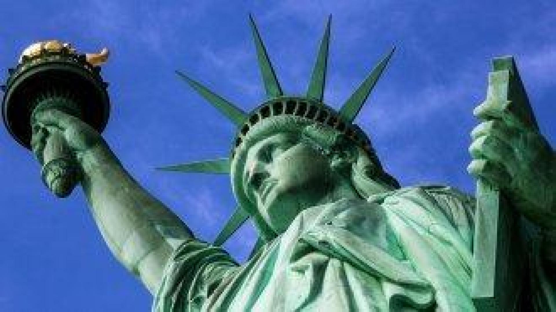 Френски евродепутат предлага САЩ да върнат Статуята на свободата