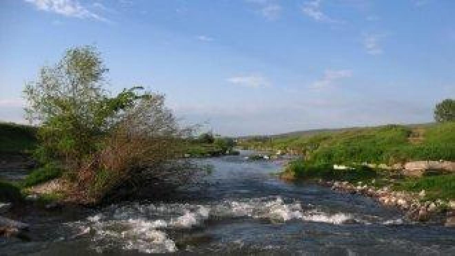 Започва работа за "отпушване" притока на Лом към Дунав от рушащи се бентове