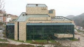 Прокуратурата чака от Министерството на културата да реши да си вземе парите, източени от театрите