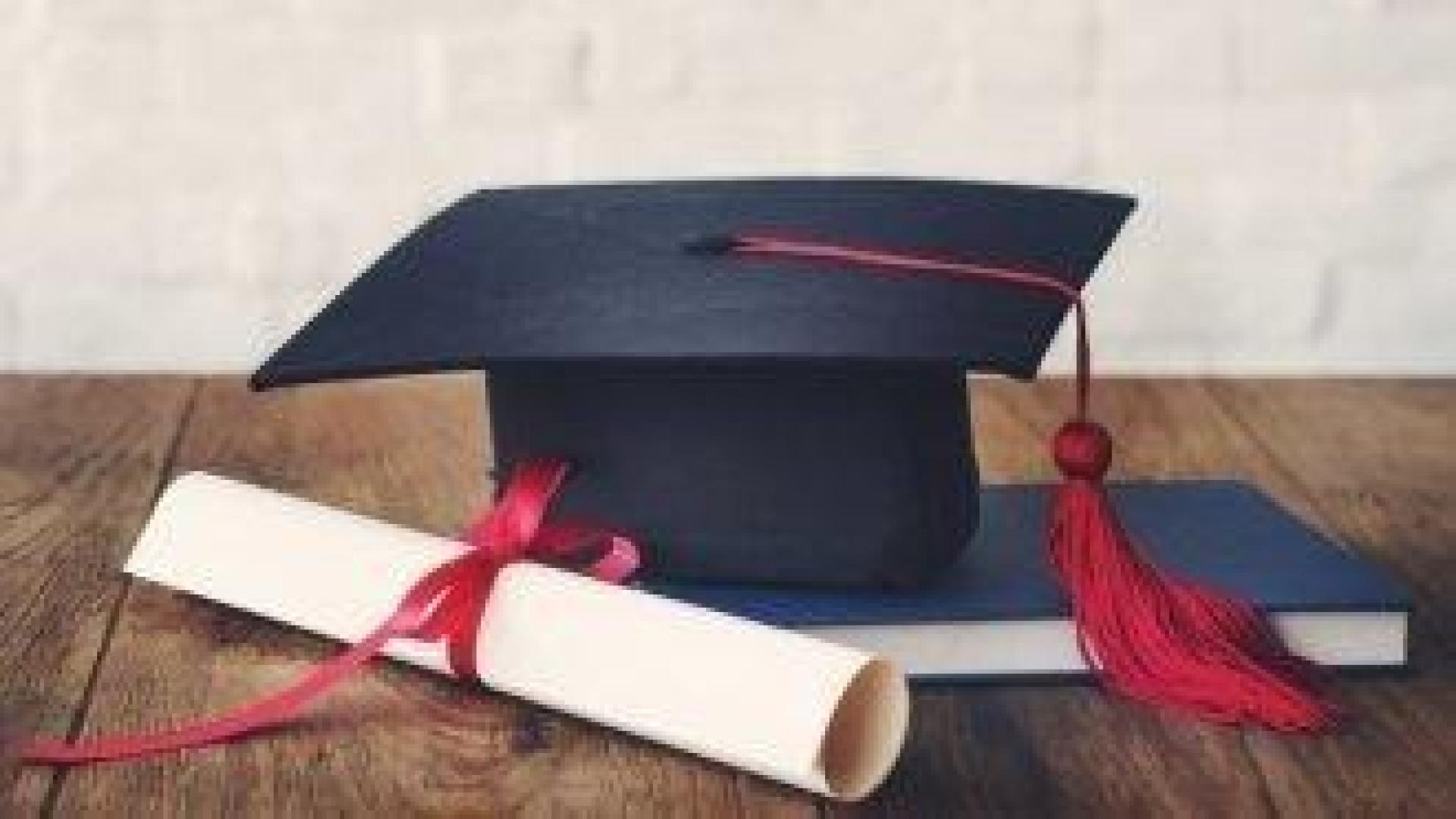 Увеличават стартовата заплата на университетските преподаватели на 2694 лева