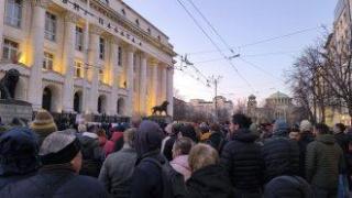 Хиляди в София скандираха: "Вън Пеевски от властта"