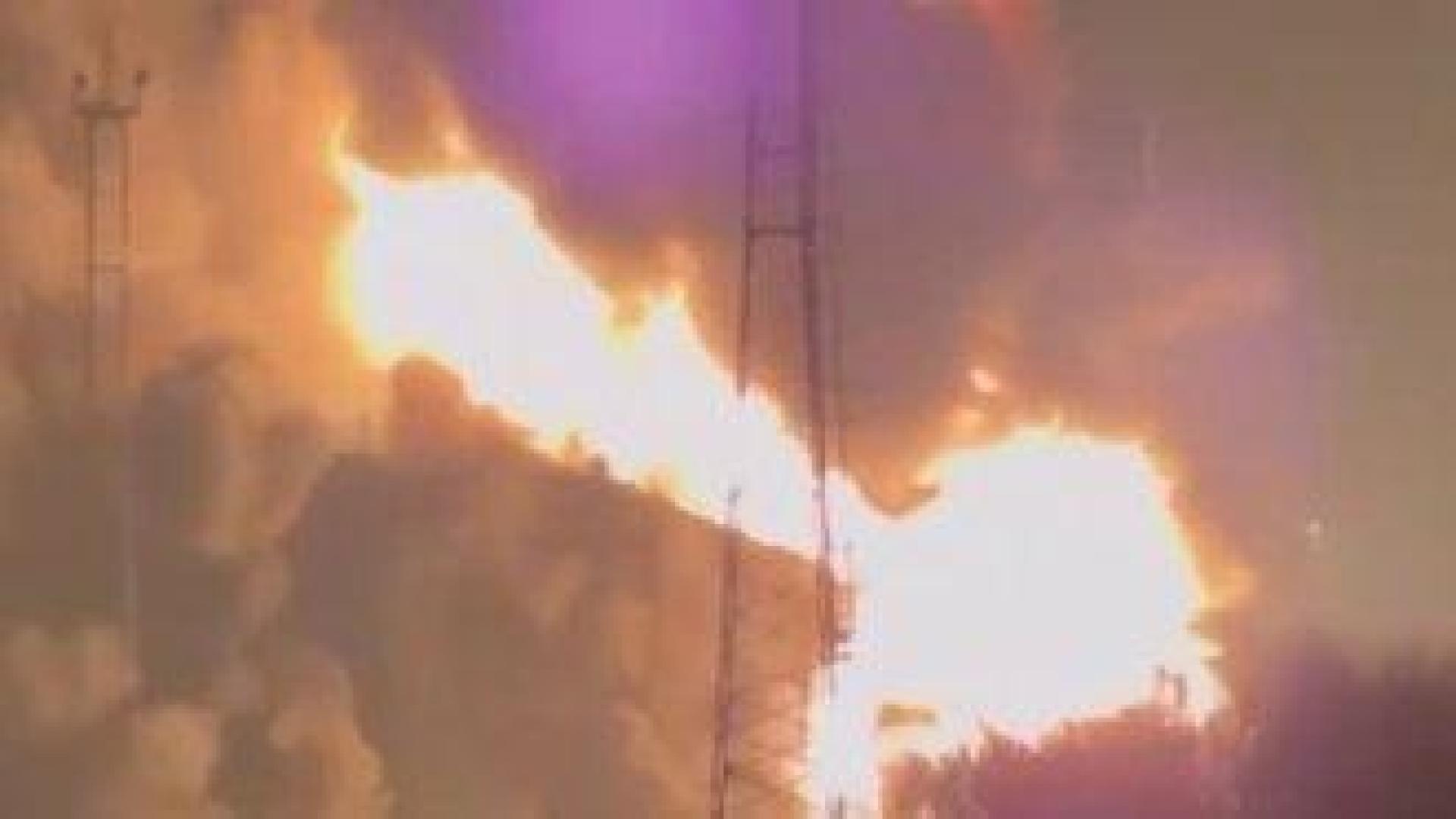 Експлозия разшири пожара на руска петролна база, ударена от украински дрон