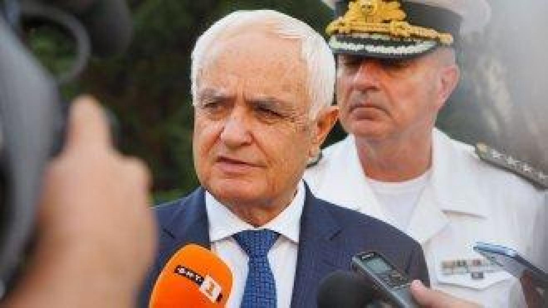 Предвижда се задължителна военна подготовка за работещите с оръжие