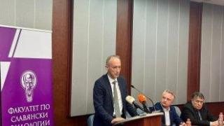 Планират повече съвременна литература в училище, но не за сметка на класиката