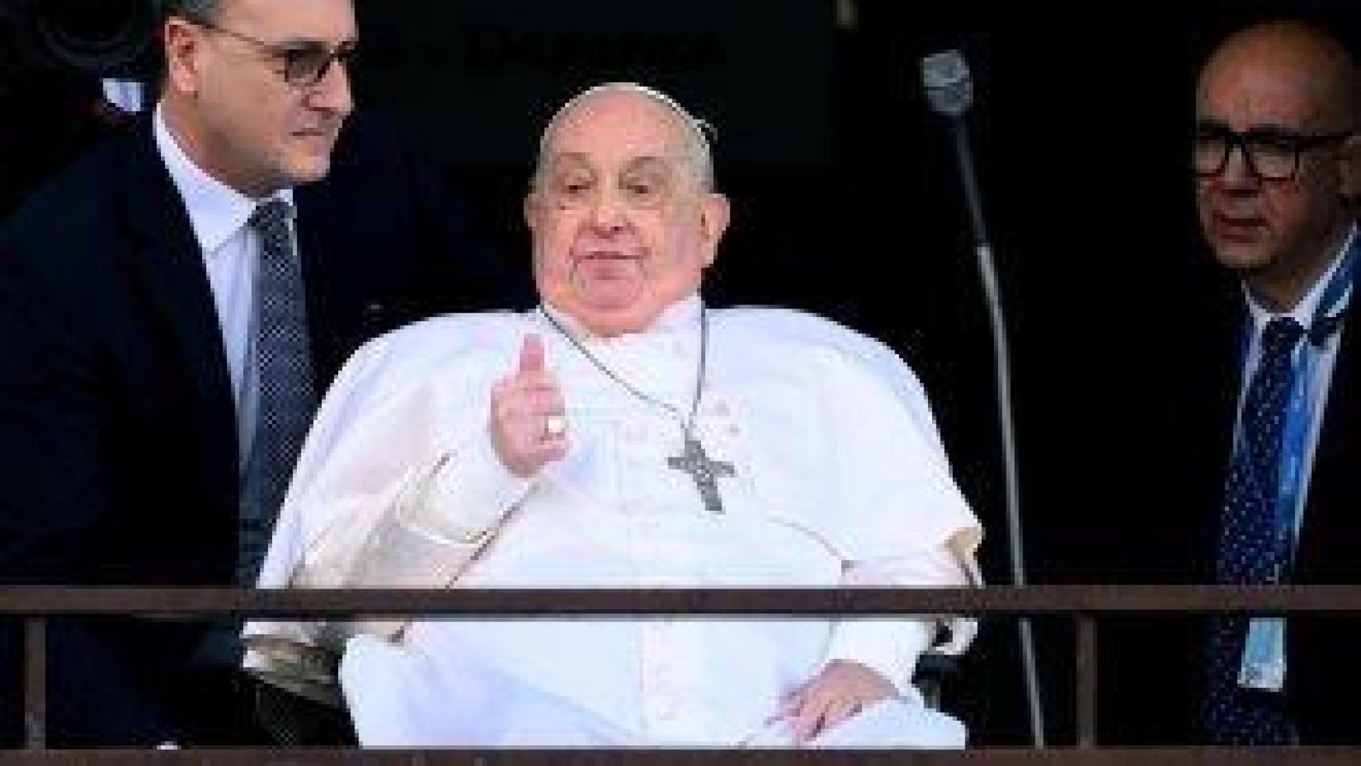 Папата е бил толкова близо до смъртта, че лекарите са обмисляли прекратяване на лечението