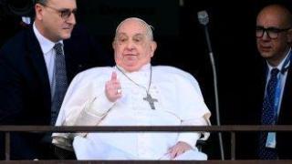 Папата е бил толкова близо до смъртта, че лекарите са обмисляли прекратяване на лечението