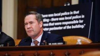 Съветник на Тръмп призна, че е вкарал журналист в секретния чат за ударите срещу хутите