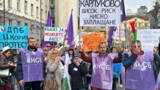 Работещи в психиатриите протестират, МЗ ги обяви за приоритет