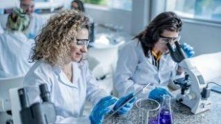 Между недостиг на кадри и излишък на дипломи: Фармацевтичен факултет и в Бургас