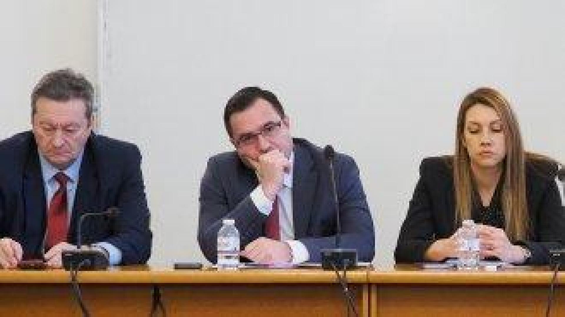 ГЕРБ, Пеевски, БСП и ИТН овладяха енергийния и воден регулатор