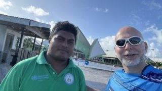 Българин спасява здравната система на Кирибати, в средата на Тихия океан