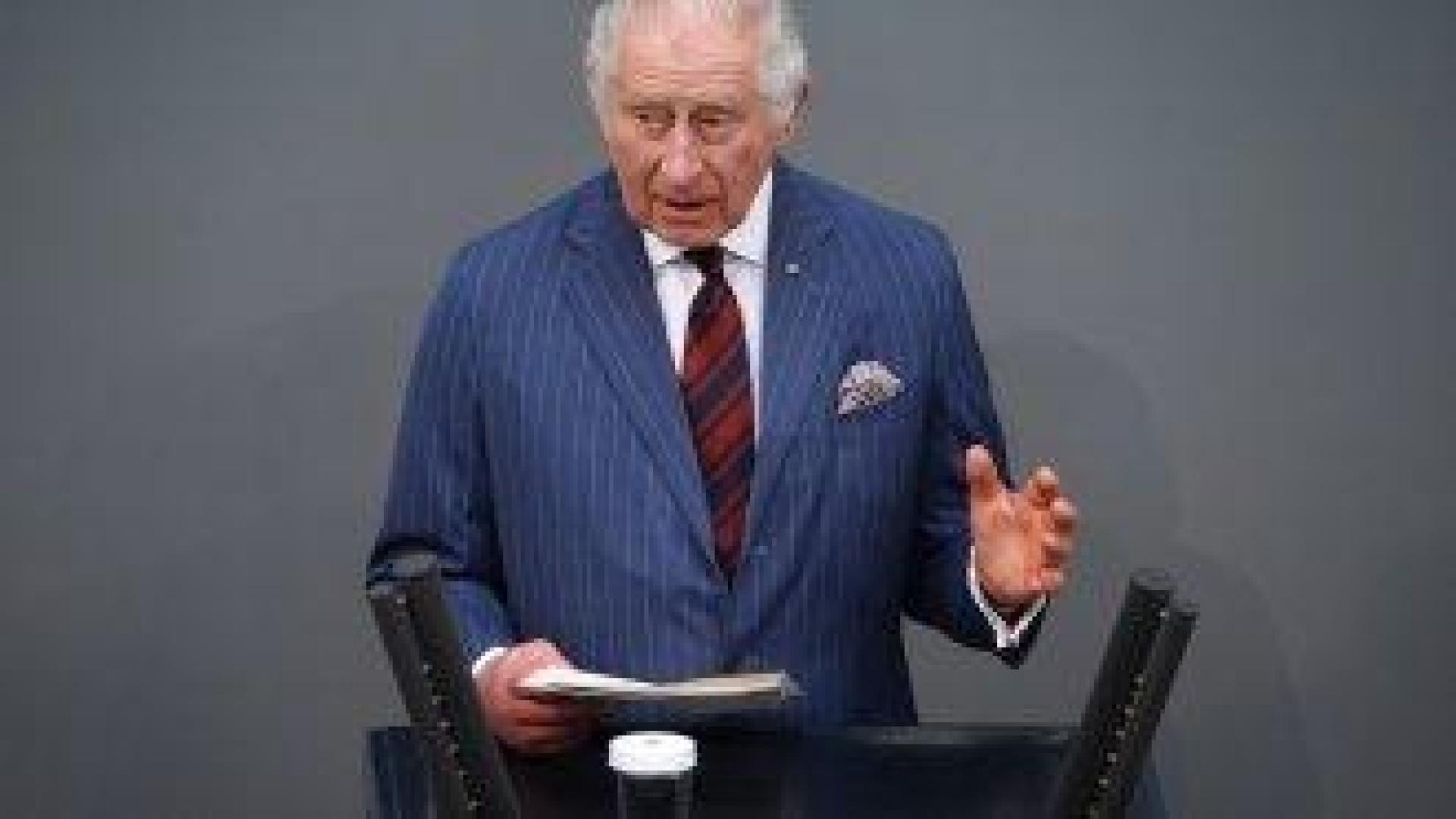 Крал Чарлз беше временно хоспитализиран след странични ефекти от лечението на рак