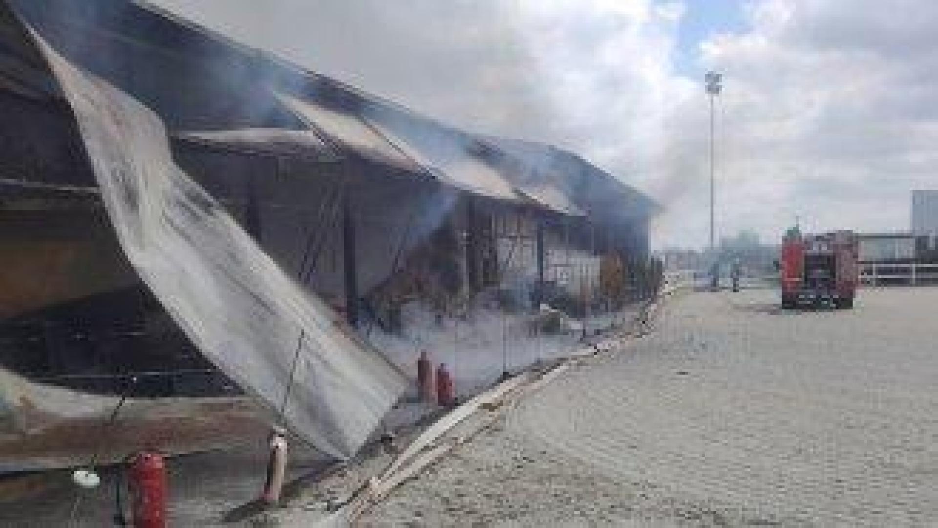 Пожар пламна в конната база в Царацово