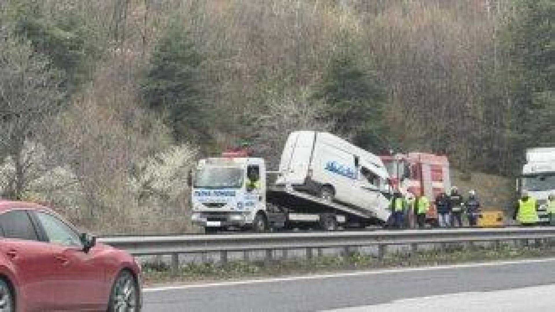 Двама загинали при тежка катастрофа на магистрала "Тракия"