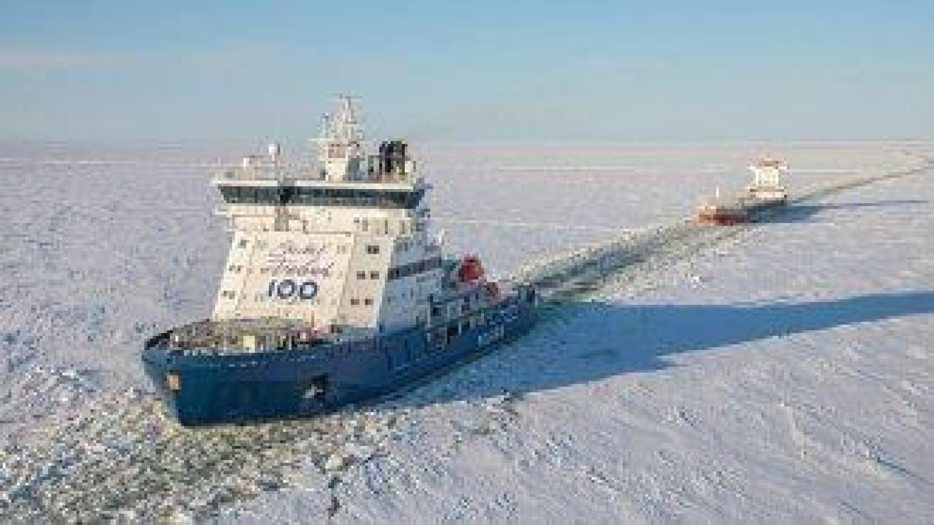 "Дипломация на ледоразбивачите": Финландският президент при Тръмп във Флорида