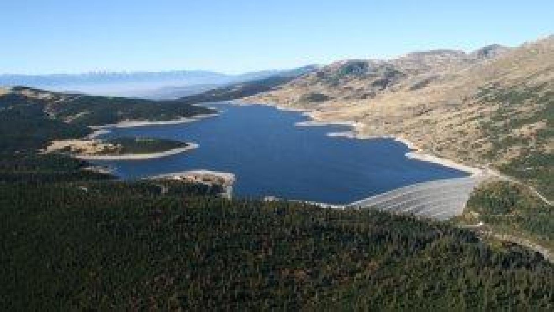 Земеделци искат да се спре източването на язовирите за ток, за да се гарантира напояването