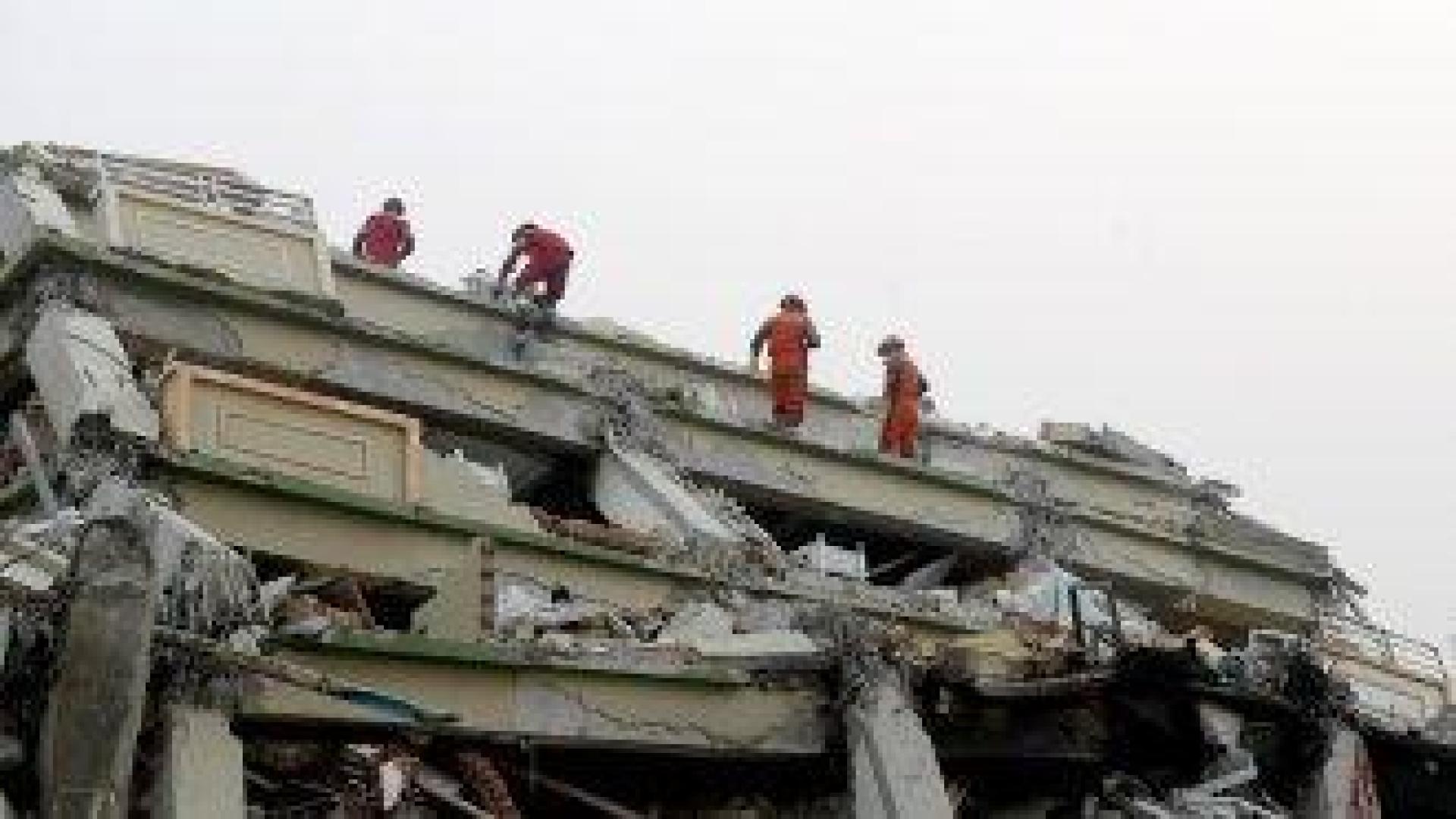 След труса в Мианмар над 2000 жертви, над 3000 ранени и още затрупани хора