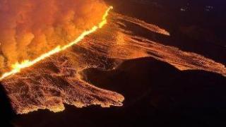 Вулкан близо до Рейкявик започна да изригва