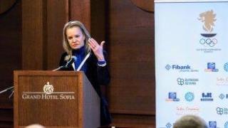 Костадинова: Ще управлявам БОК, докато съдът не каже друго