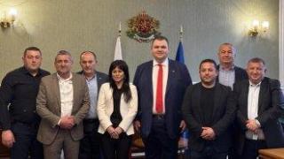 Кметове от Разградско предадоха Доган и минаха към Пеевски