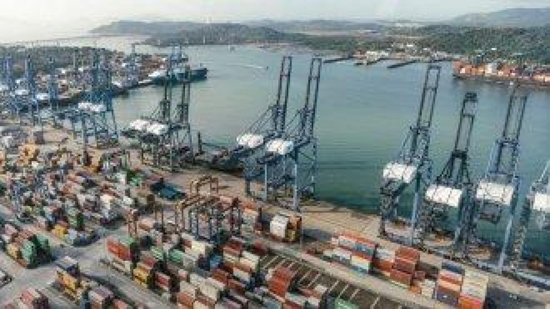 Датска компания купи жп линия, свързващи пристанища в Панамския канал