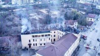 Голям пожар изпепели покрива на гимназия в Трявна и унищожи кабинети