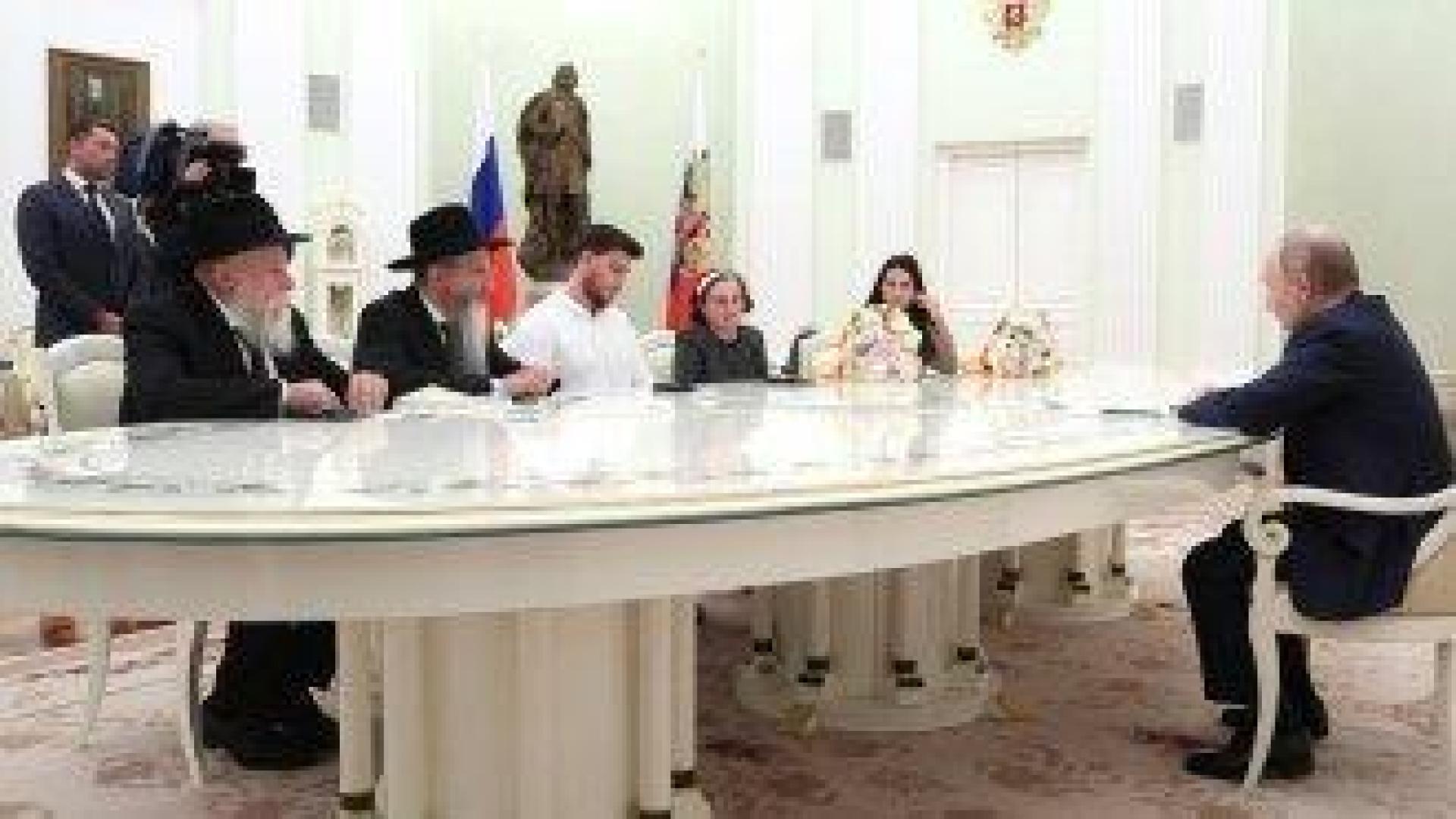 Путин призова освободени заложници на Хамас да благодарят на терористите