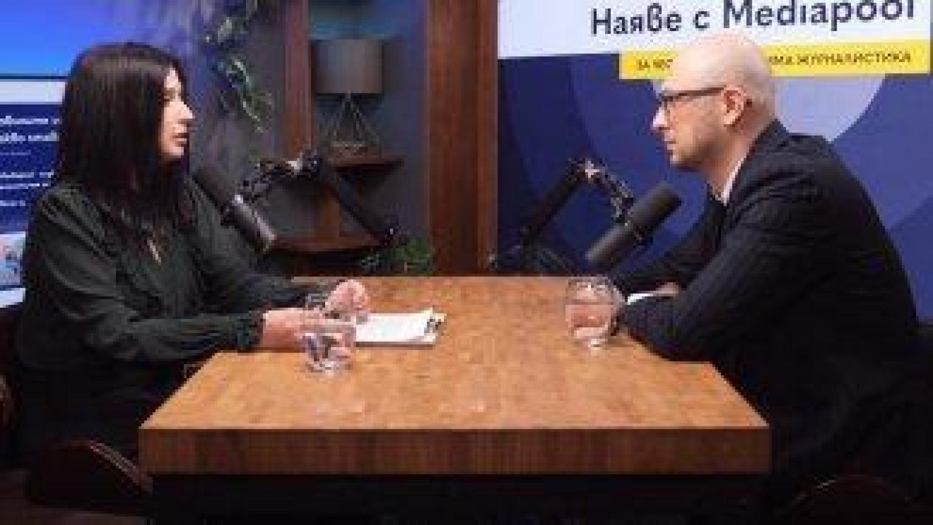 "Ако бях ученик, щях да се обидя, че ме мислят за глупав". Иван Ланджев в подкаст на Меdiapool