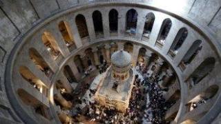 Благодатният огън се спусна в храма в Йерусалим