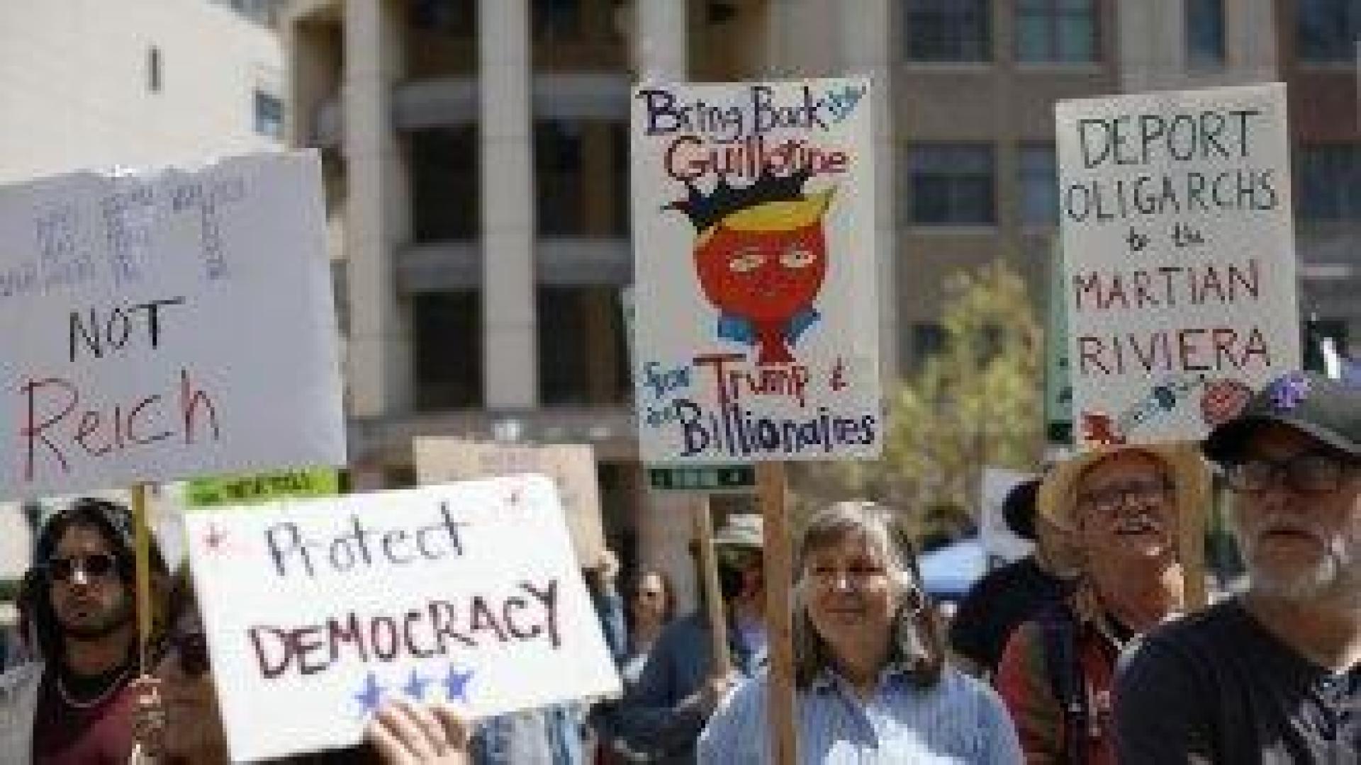 Хиляди американци отново протестираха срещу Тръмп