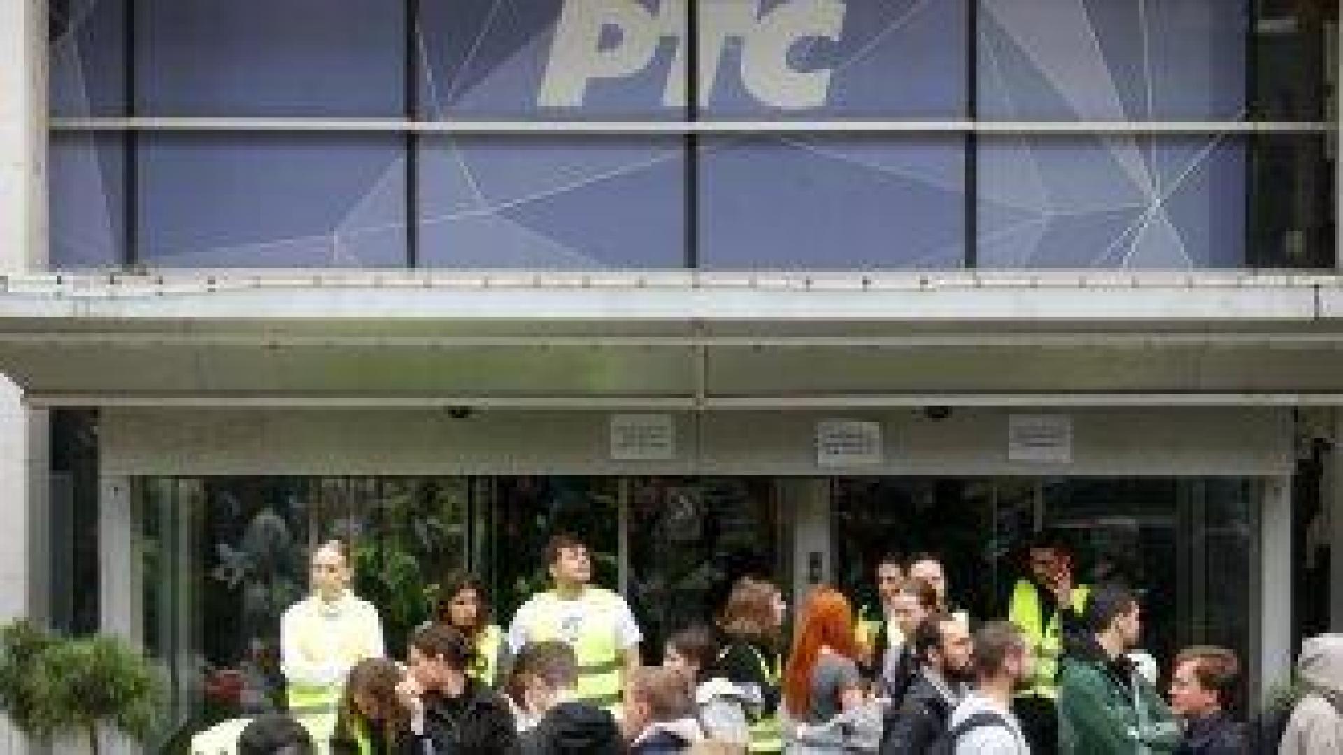 Студентите в Сърбия продължават блокадата на националната телевизия