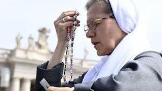 Площад "Св. Петър" потъна в скръб за Светия отец. Какво следва