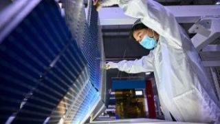 САЩ удрят с 3521% мита вноса на слънчеви панели от Азия