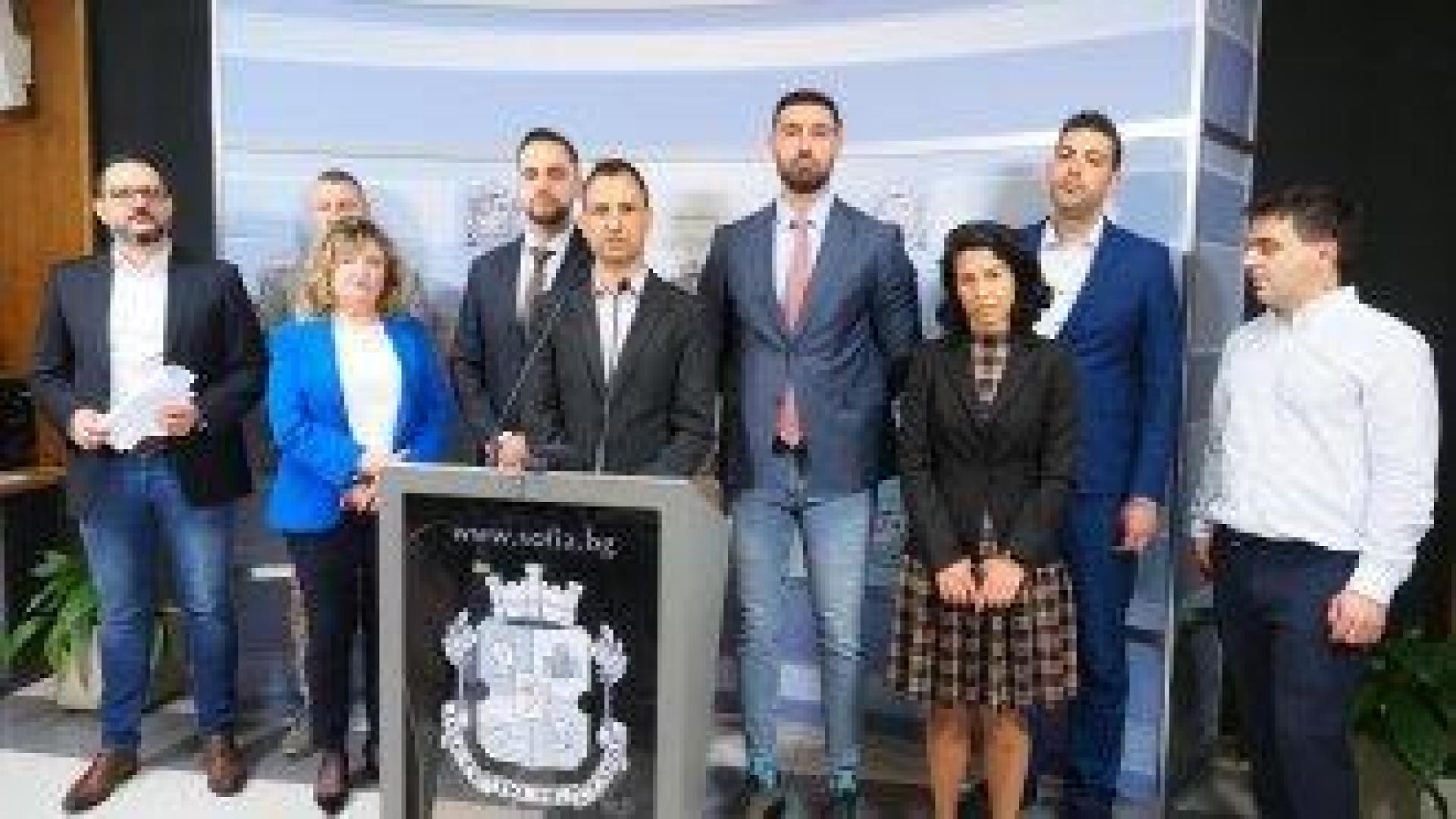 Обещания за реформи заваляха след разпадането на управленската коалиция в София