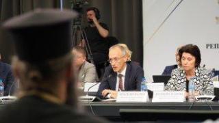 Дебатът за мястото на религията в училище: Българското образование ще остане светско