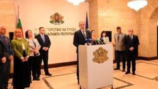 Социалното министерство работи по промяна на обезщетението за майчинство