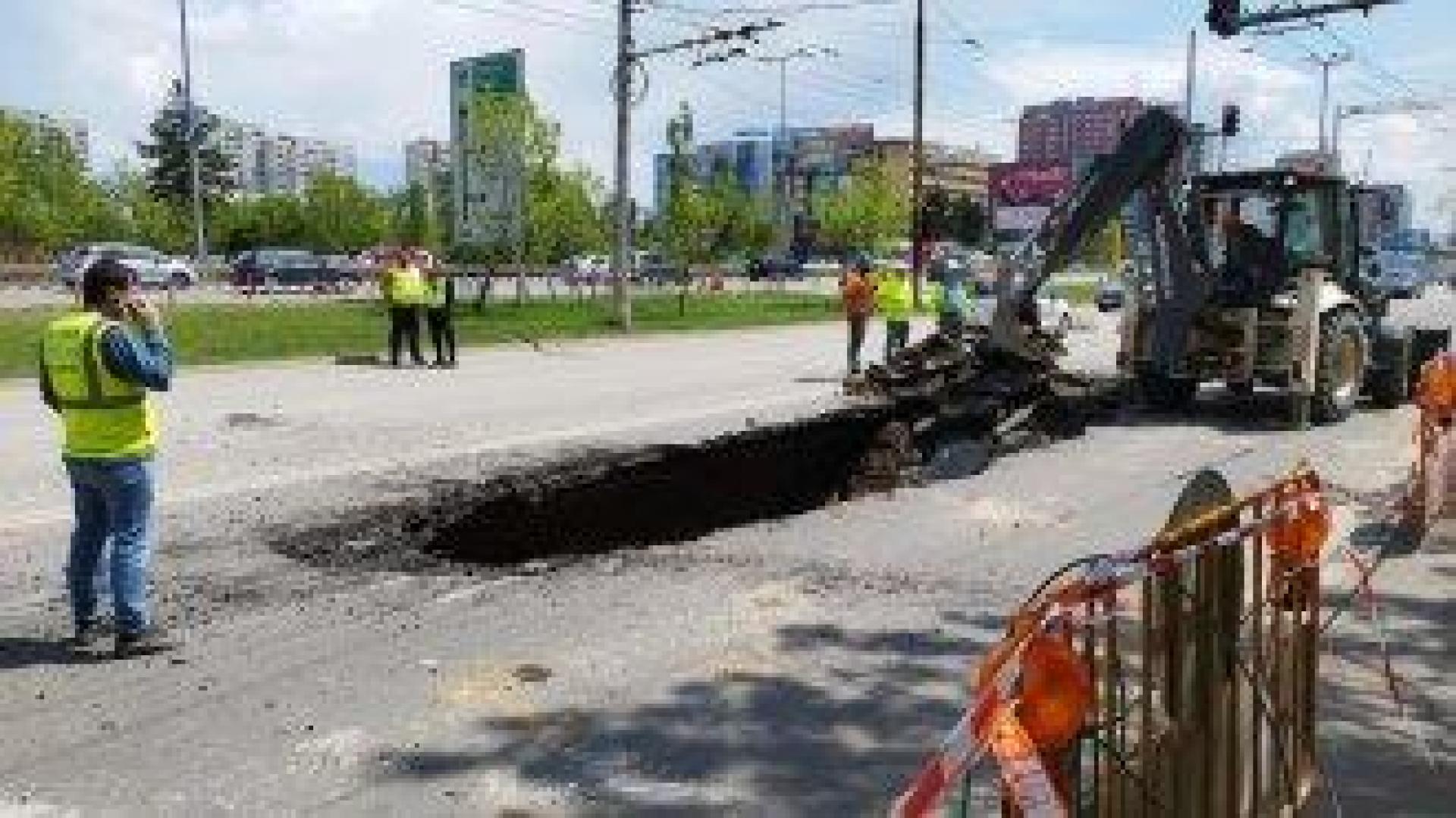 Кратер се отвори в столичния квартал "Младост" от прокопаването на метрото
