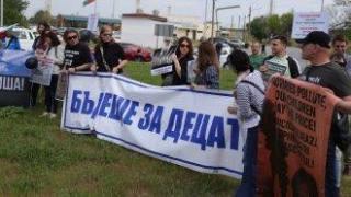 Протест срещу лошите пътища блокира движението за Дунав мост при Русе