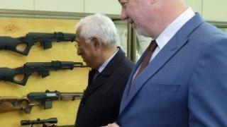 Премиерът разведе шефа на Европейския съвет из военния завод "Арсенал"