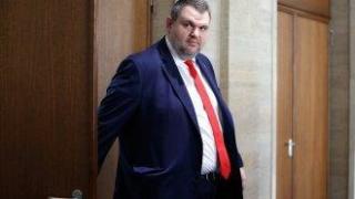 Пеевски пак похвали кабинета "Желязков"