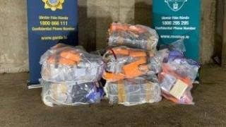 Десет години затвор за 2 българи за 300 кг кокаин на кораб на БМФ