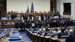 Благодарение на ГЕРБ парламентът спаси имунитетите на шестима депутати