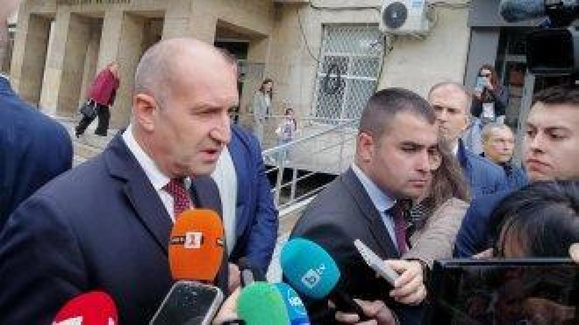 Радев не е против еврото, а само против датата