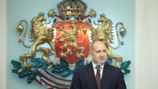 Радев заслужава импийчмънт, но и сам го търси