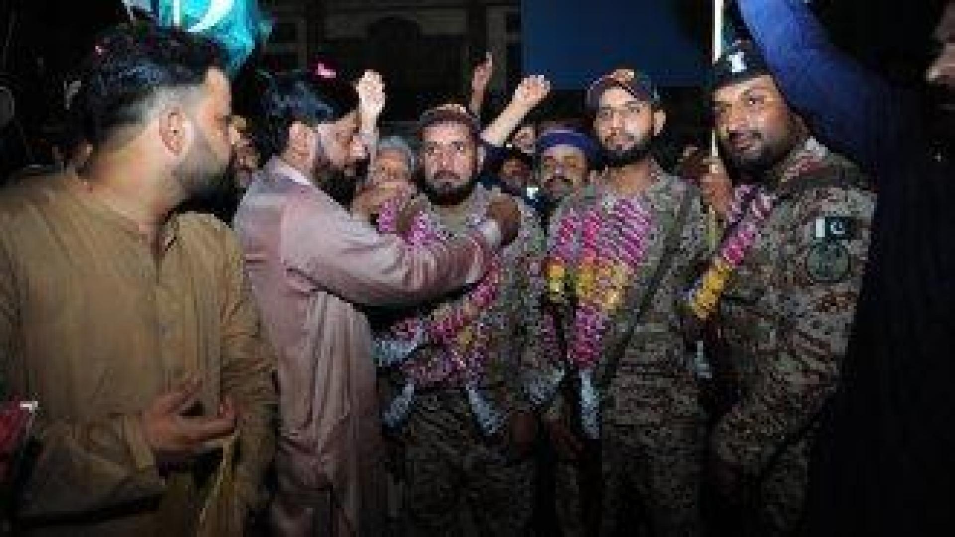 Крехко примирие между Индия и Пакистан